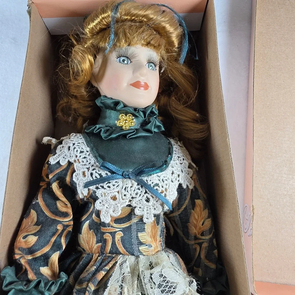 Ashley Belle Beth Limited Edition Porcelain Doll Green Victorian Dress COA 18in‎